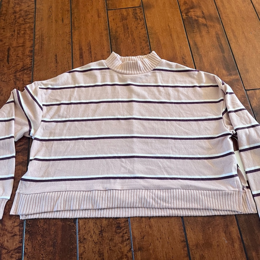 NWT SO CROPPED STRIPED TOP